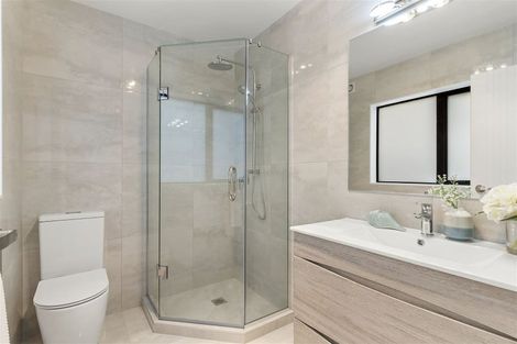 Photo of property in 10f Ballial Place, West Harbour, Auckland, 0618