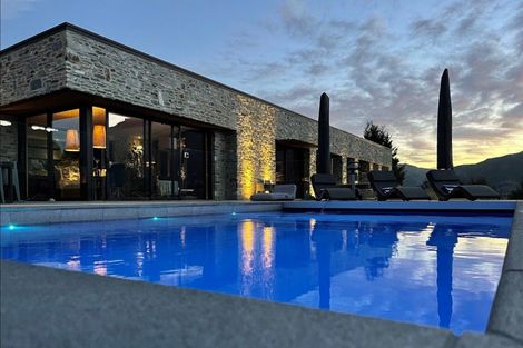 Photo of property in 12 Minaret Ridge, Wanaka, 9305