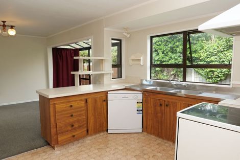 Photo of property in 72 Aorangi Road, Paraparaumu, 5032