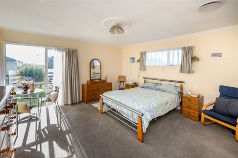 Photo of property in 17 Ryder Crescent, Levin, 5510