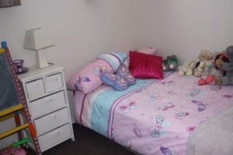 Photo of property in 2/46 Gulf View Road, Murrays Bay, Auckland, 0630