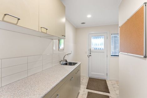 Photo of property in 2 Rosebank Grove, Waikanae, 5036