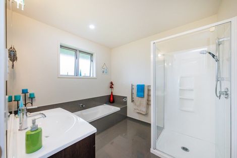 Photo of property in 100 Greer Court, Bunnythorpe, Palmerston North, 4481