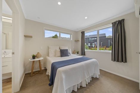 Photo of property in 49a Raroa Terrace, Tawa, Wellington, 5028