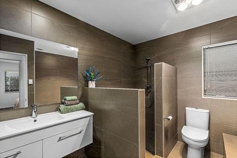 Photo of property in 23 Kerlin Crescent, West Harbour, Auckland, 0618