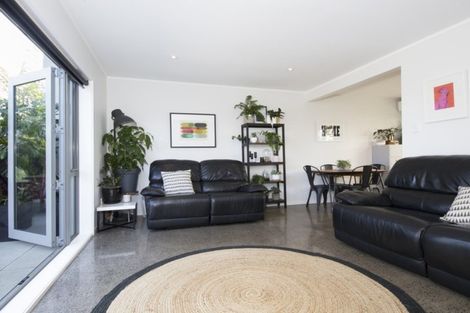 Photo of property in 6/51 Point Chevalier Road, Point Chevalier, Auckland, 1022