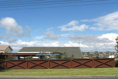 Photo of property in 2/19 Ridge Road, Waiake, Auckland, 0630