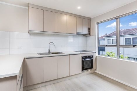 Photo of property in 2/47 Point Chevalier Road, Point Chevalier, Auckland, 1022