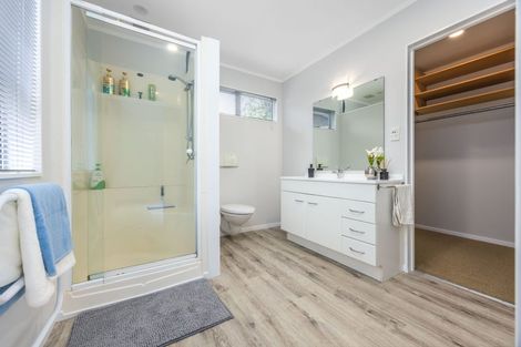 Photo of property in 37 Onedin Place, Titirangi, Auckland, 0604