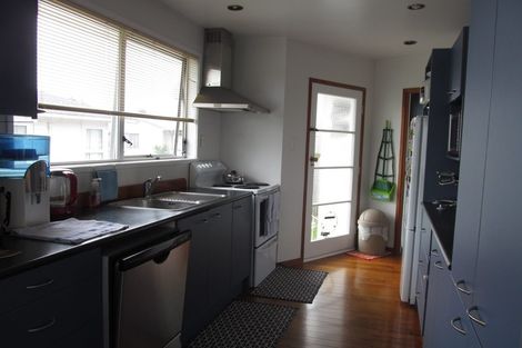 Photo of property in 1/60 Cockayne Crescent, Sunnynook, Auckland, 0620