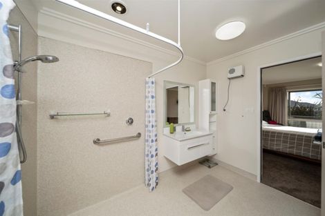 Photo of property in 8 Larlin Heights, Hawera, 4675