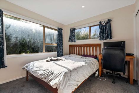 Photo of property in 2 Metcalfe Road, Henderson, Auckland, 0610