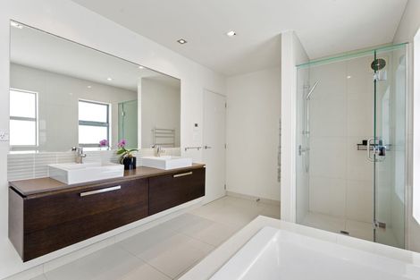 Photo of property in 2a Mirwill Road, Rothesay Bay, Auckland, 0630