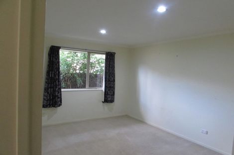 Photo of property in 60 South Kensington Way, Henderson, Auckland, 0612