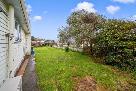 Photo of property in 38 Paritutu Road, Spotswood, New Plymouth, 4310