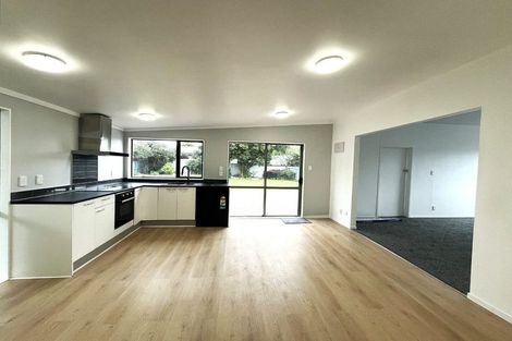 Photo of property in 7 Barrys Road, Glendene, Auckland, 0602