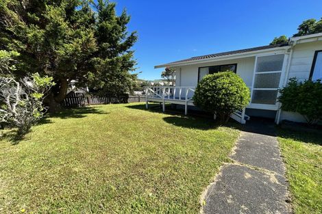 Photo of property in 31 Sunhaven Drive, Newlands, Wellington, 6037