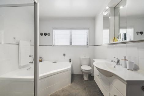 Photo of property in 42 Park Rise, Campbells Bay, Auckland, 0630