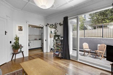 Photo of property in 24 Myrtle Crescent, Mount Cook, Wellington, 6021