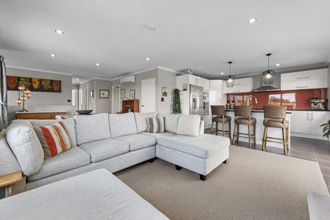 Photo of property in 36 Cape Vista Crescent, Pukekohe, 2120