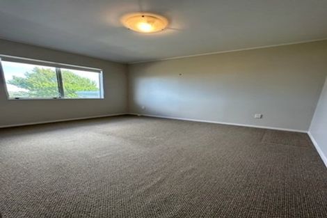 Photo of property in 2/20 Athena Drive, Totara Vale, Auckland, 0629