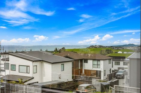Photo of property in 5 Makumaku Place, Long Bay, Auckland, 0630