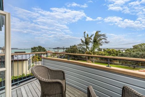 Photo of property in 77a Stanley Point Road, Stanley Point, Auckland, 0624