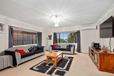 Photo of property in 12 Fernbird Place, Massey, Auckland, 0614