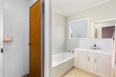 Photo of property in 13 Banksia Place, Goodwood Heights, Auckland, 2105