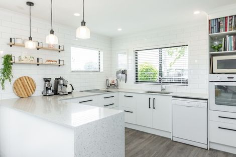 Photo of property in 18 Neeve Road, Taradale, Napier, 4112