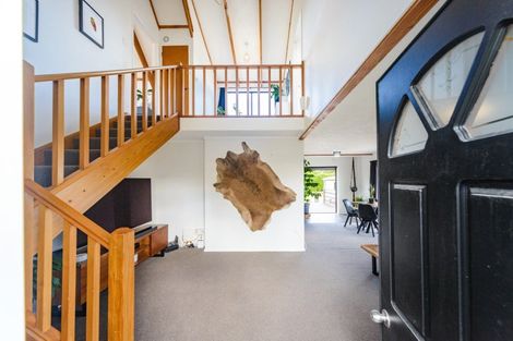 Photo of property in 32 Suzanne Grove, Kelvin Grove, Palmerston North, 4414
