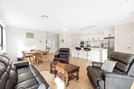 Photo of property in 3 Tawa Place, Orewa, 0931