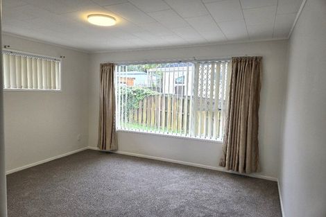 Photo of property in 2/56 Cockayne Crescent, Sunnynook, Auckland, 0620