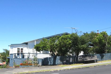 Photo of property in 3/250 Onewa Road, Birkenhead, Auckland, 0626