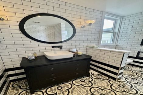 Photo of property in 322 Oriental Parade, Oriental Bay, Wellington, 6011