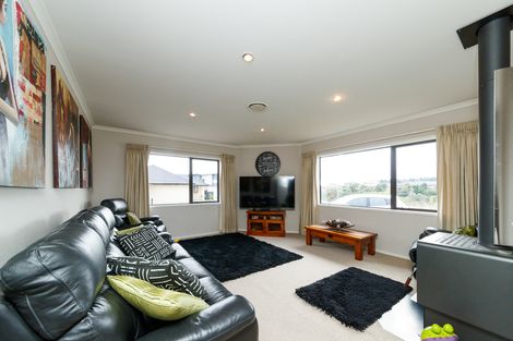 Photo of property in 33 Silkwood Place, Fitzherbert, Palmerston North, 4410