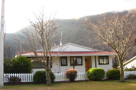 Photo of property in 12 Suffolk Street, Arrowtown, 9302