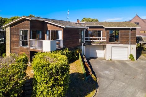 Photo of property in 33 Oratia Street, Waikanae Beach, Waikanae, 5036