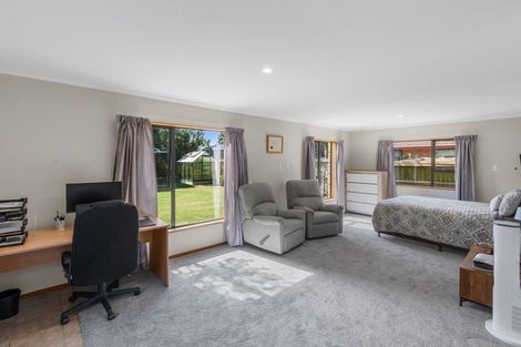 Photo of property in 18 Sunbeam Place, Halswell, Christchurch, 8025