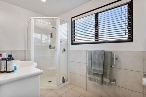 Photo of property in 133 Sandspit Road, Shelly Park, Auckland, 2014