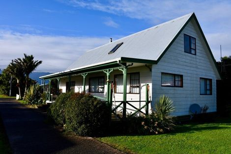 Photo of property in 27 Wharf Road, Karamea, 7893
