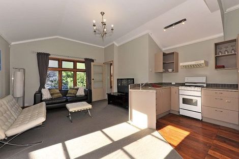 Photo of property in 39 Edinburgh Terrace, Berhampore, Wellington, 6023
