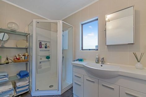 Photo of property in 25 Waiora Road, Stanmore Bay, Whangaparaoa, 0932