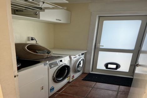 Photo of property in 4/30 Lyall Parade, Lyall Bay, Wellington, 6022