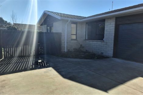 Photo of property in 2/115 Prestons Road, Redwood, Christchurch, 8051