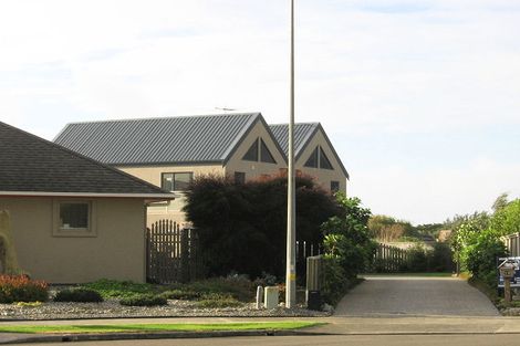 Photo of property in 13 Marewa Place, Waikanae Beach, Waikanae, 5036