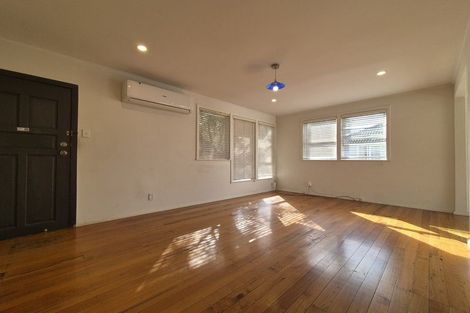 Photo of property in 194 Pilkington Road, Point England, Auckland, 1072