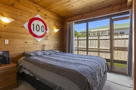 Photo of property in 12 Woodleigh Street, Frankleigh Park, New Plymouth, 4310