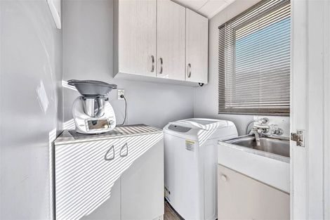 Photo of property in 64 West Harbour Drive, West Harbour, Auckland, 0618