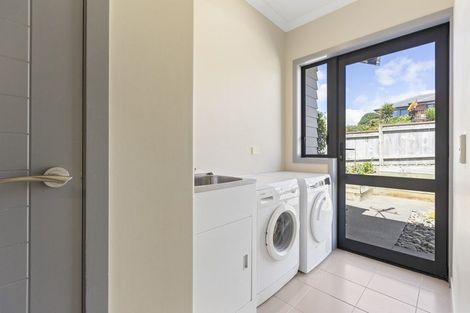Photo of property in 48 Karamea Street, Whalers Gate, New Plymouth, 4310
